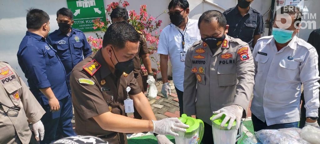 Kejari Tanjung Perak Musnahkan Belasan Kg Sabu