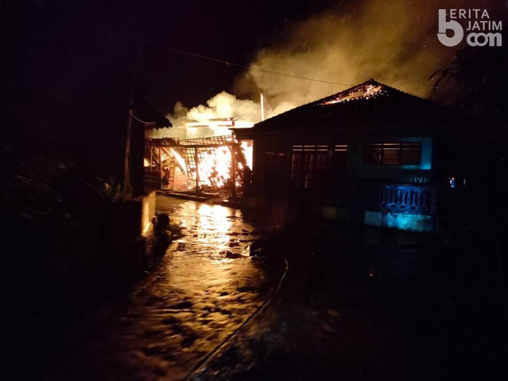 Puntung Rokok Sambar Sampah, 2 Rumah di Magetan Ludes Terbakar