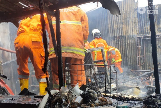 Gara-gara Motor Jadul, Kios di Surabaya Terbakar