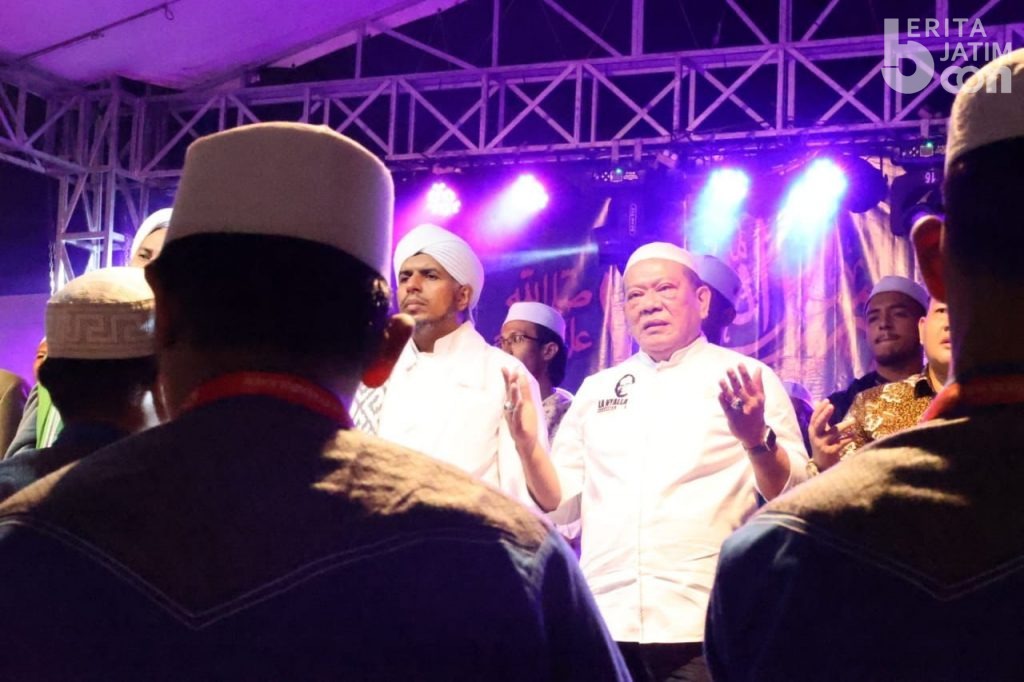Ketua DPD RI Hadiri Istighosah Akbar dan Doa Bersama Majelis Sholawat Syababul Kheir