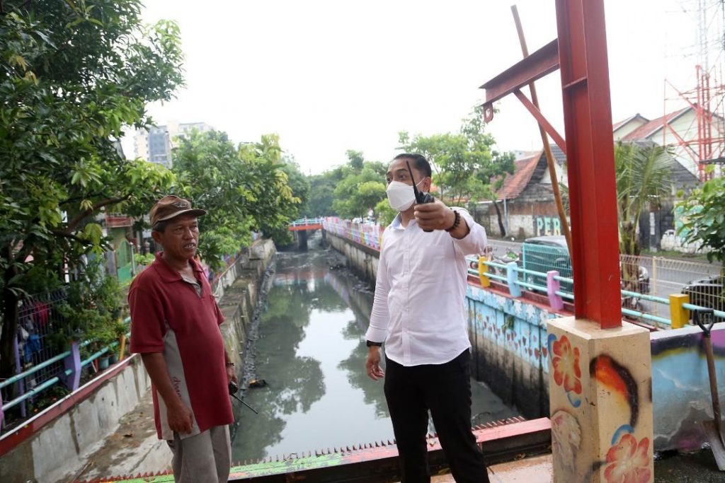 Wali Kota Surabaya Minta Camat Aktif Pantau Elevasi Air Rumah Pompa