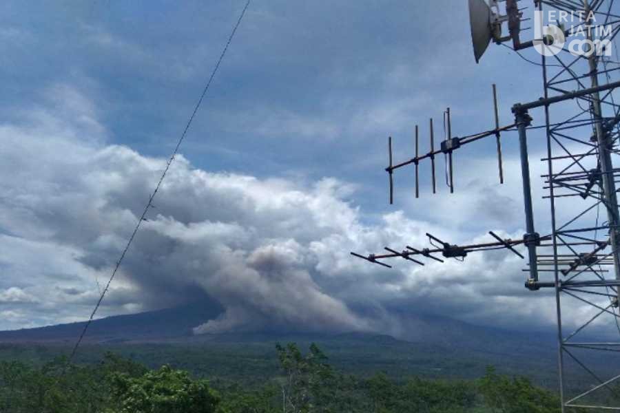 Gunung Semeru Lumajang Kembali Keluarkan Abu Vulkanik Setinggi 200 Meter