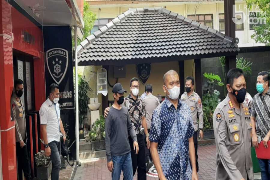 Ditangkap Polda Jatim, Pria Tendang Sesajen di Gunung Semeru Minta Maaf