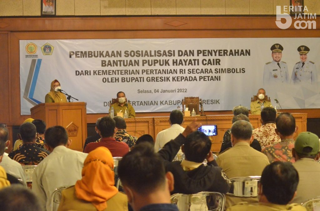 Kementan Gelontor Bantuan Ribuan Liter Pupuk Cair ke Petani Gresik