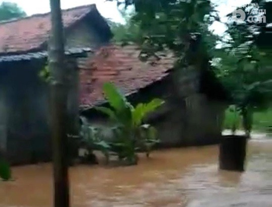 Hujan Deras, Sungai di Sumenep Meluap Genangi Rumah warga