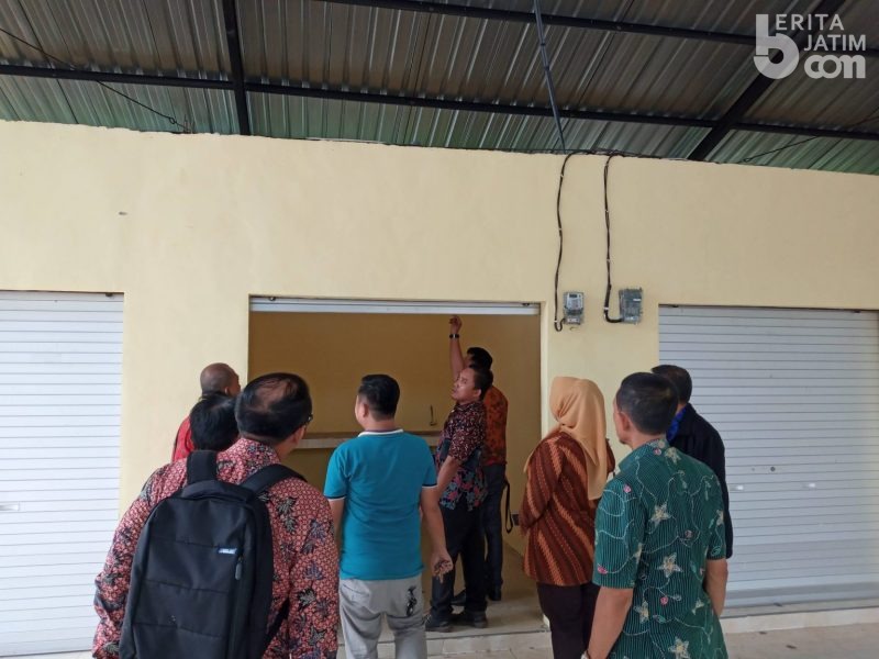 Mangkrak, Kios Stadion Kerapan Sapi Bangkalan Jadi Tempat Pacaran dan Parkir Truk