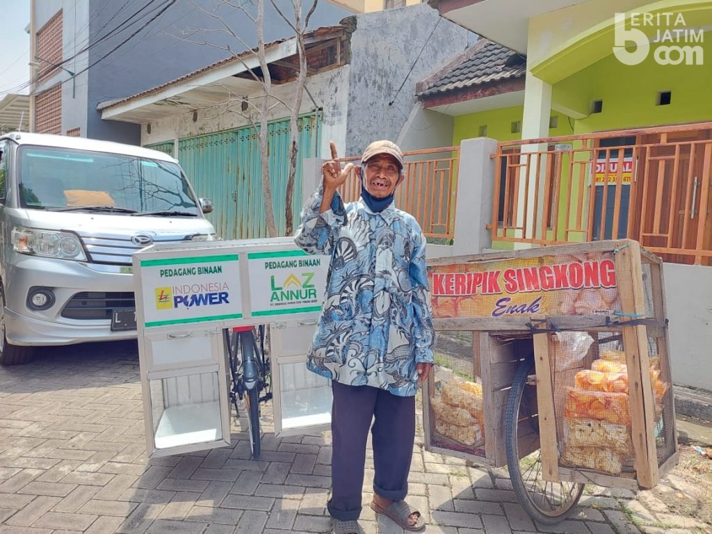 Laznas LMI Beri Bantuan pada Pedagang Pasuruan