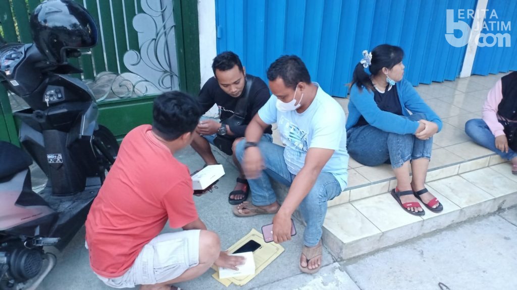 Jual HP Curian di Medsos, Polres Ngawi Ciduk Pelaku dan Penadah