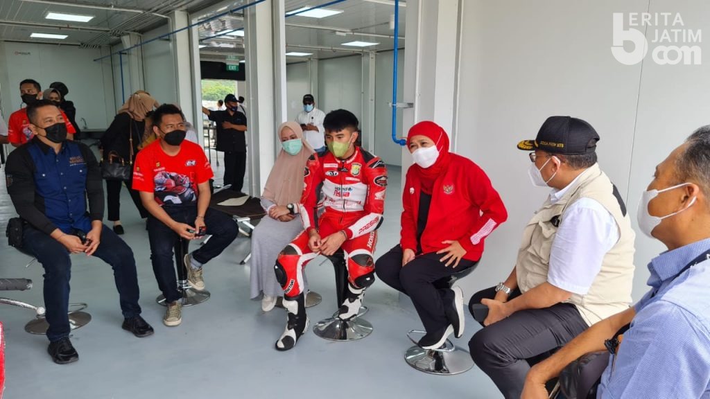 Khofifah Pantau Langsung Latihan Mario di Sirkuit Mandalika