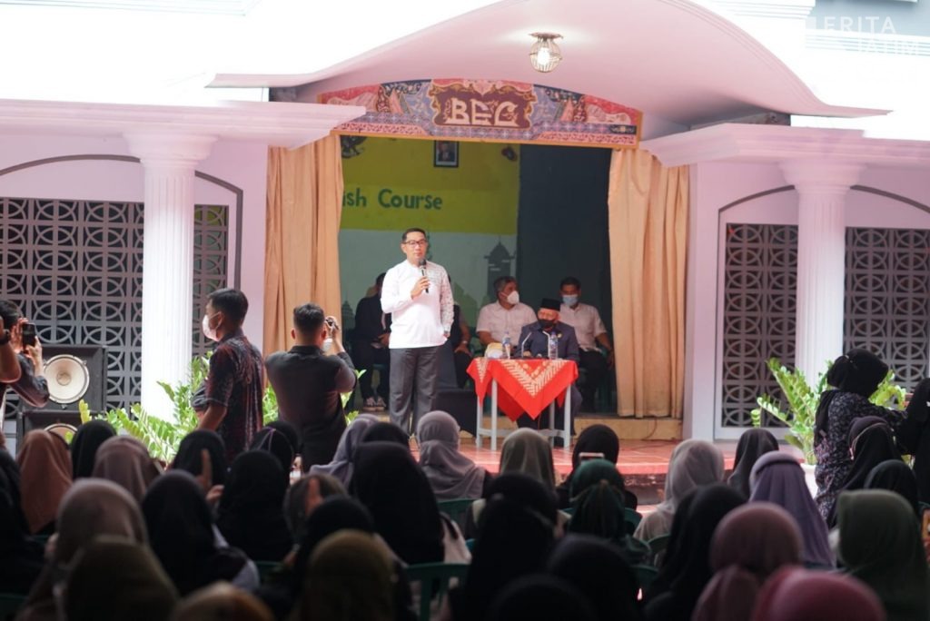 Di Kampung Inggris Pare, Ridwan Kamil: Wali Kota Kediri Terganteng di Indonesia