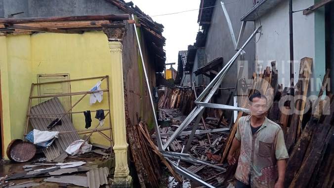 Diterjang Angin Kencang, Puluhan Rumah di Jabung Malang Rusak