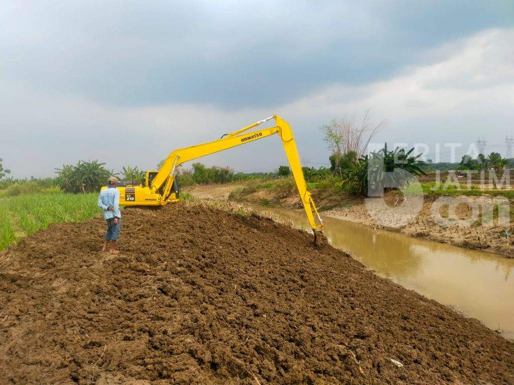 Pengerukan Kali Lamong Terus Berlanjut