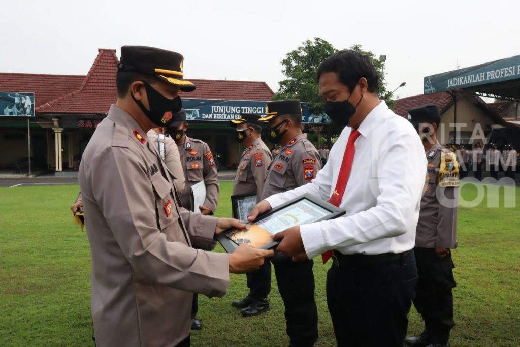 18 Personel Polresta Mojokerto Terima Penghargaan