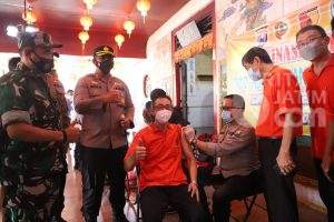 Jelang Imlek, Jemaat Klenteng Hiap Thian Kiong Mojosari Terima Vaksin Booster