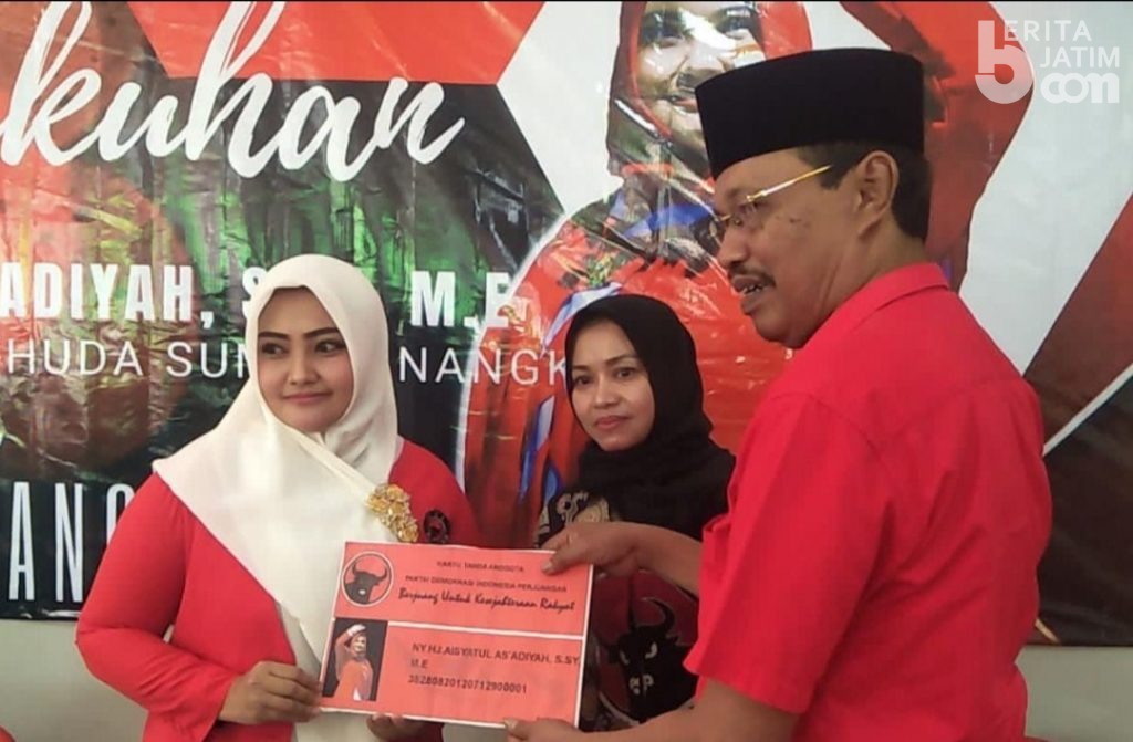 Awal Tahun, Neng Diyah Gabung PDI Perjuangan