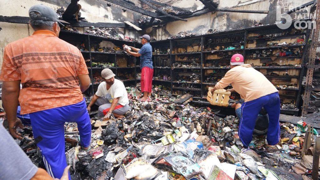 Pasar Galekan Terbakar, Pakaian dan Seragam Sekolah Ikut Hangus