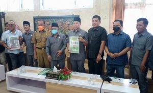 Panlih PAW Wabup DPRD Pamekasan Terima Berkas Cawabup