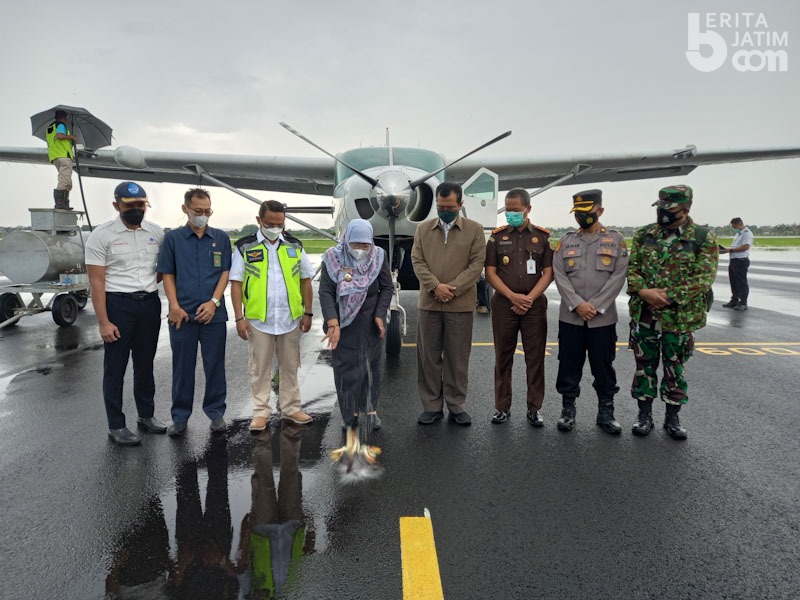 Wabup Pecah Kendi, Pemberangkatan Perdana Penerbangan Sumenep-Banyuwangi