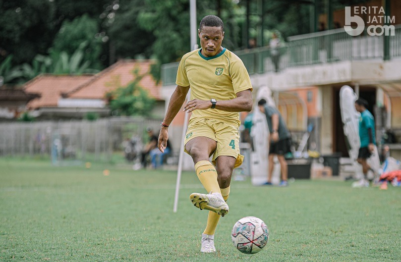 Arsenio Valpoort Sebut Persebaya Punya Karakter
