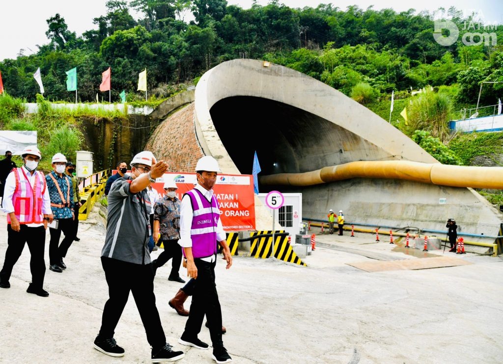 Presiden Jokowi Harap Proyek Kereta Cepat Jakarta-Bandung Operasi Juni 2023