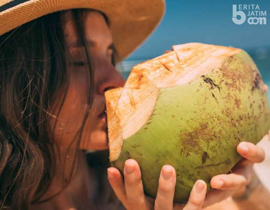 Waspada! Terlalu Banyak Minum Air Kelapa Malah Bahaya, Salah Satunya Sebabkan Darah Rendah
