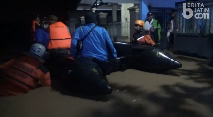 Sejumlah Desa di Jombang Dikepung Banjir, Warga Mengungsi