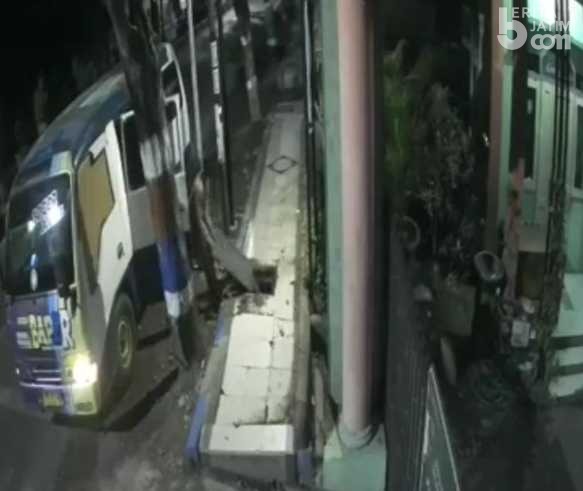 Terekam CCTV Pencurian Penutup Got Milik Pemkab Probolinggo