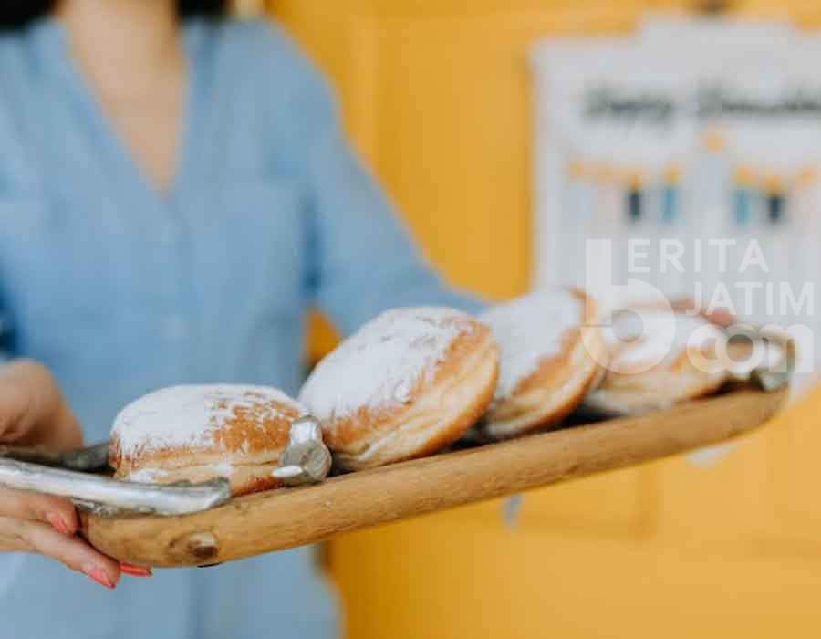 Isi Kegiatan di Akhir Pekan, Coba Resep Donat Gula Pasir Ini!