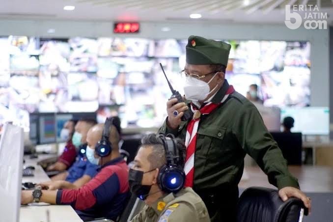 Temui Jalan Berlubang di Surabaya, Wawali Armuji: Lapor ke WargaKu atau 112