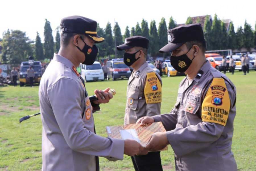 Tiga Bhabinkamtibmas Ini Dapat Penghargaan dari Kapolres Madiun