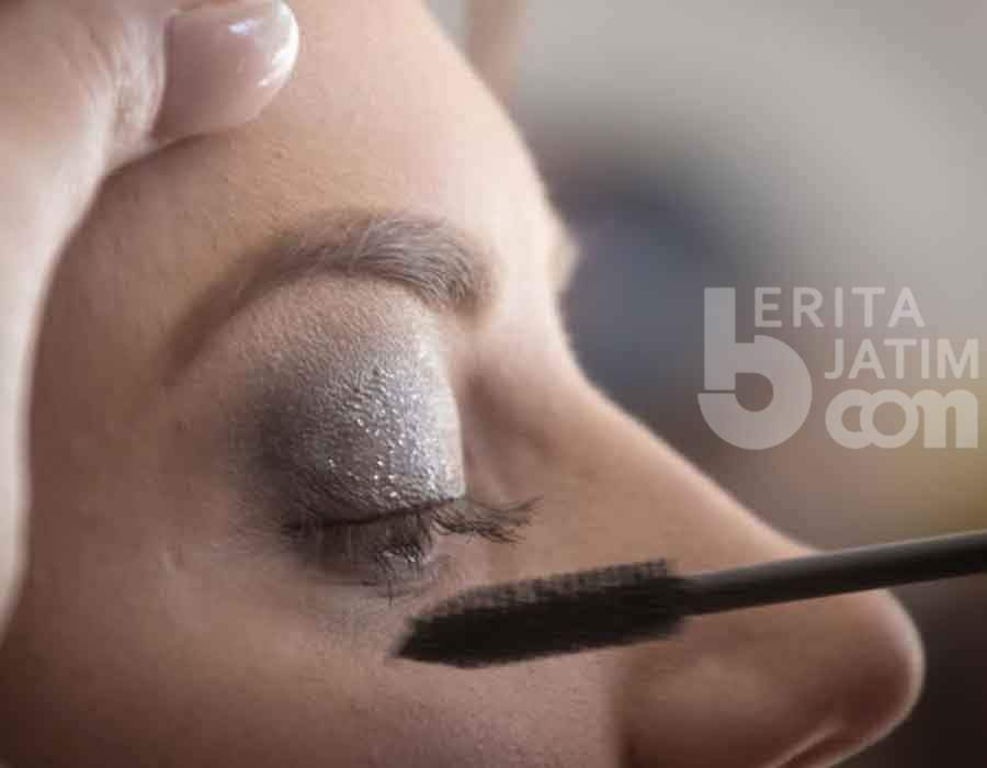 Jangan Dilakukan! Ini Kesalahan yang Sering Terjadi Saat Menggunakan Make Up