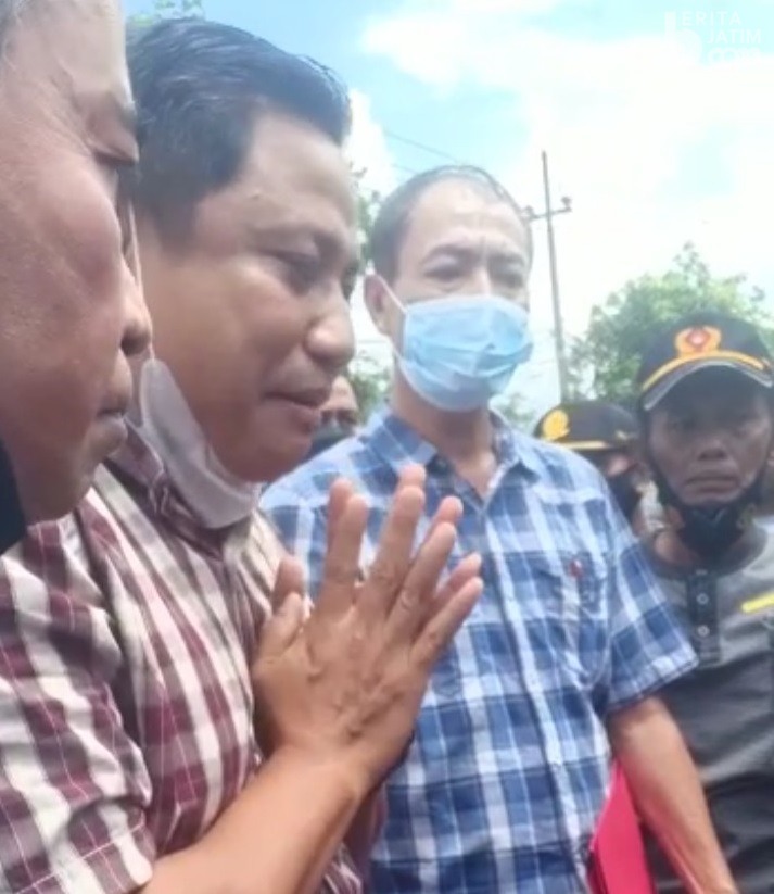 Polisi Dihadang Massa saat Antar Surat Panggilan untuk Anak Kiai Kasus Cabul