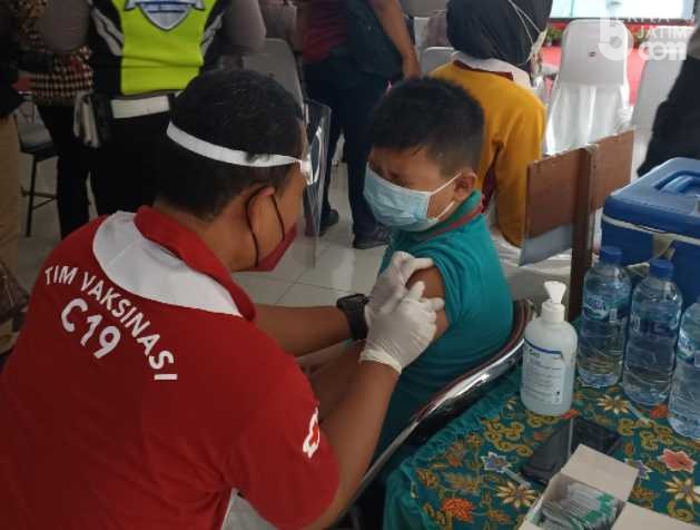 Vaksin Anak di Surabaya Capai 57 Persen, Kapolda Jatim Targetkan Selesai Dua Minggu
