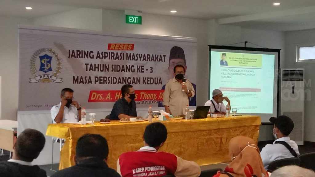 Tak Punya Rumah, Pak RT di Surabaya Tinggal di Gudang