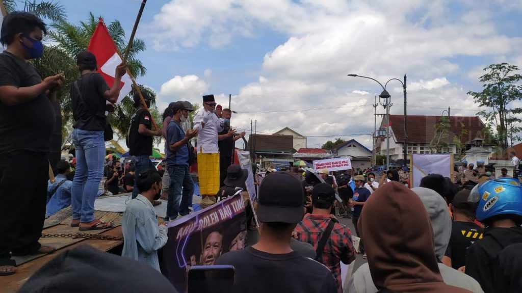 Belum Dibayar pada Era Bupati Faida, Rekanan Wastafel Demo Tagih pada Bupati Hendy