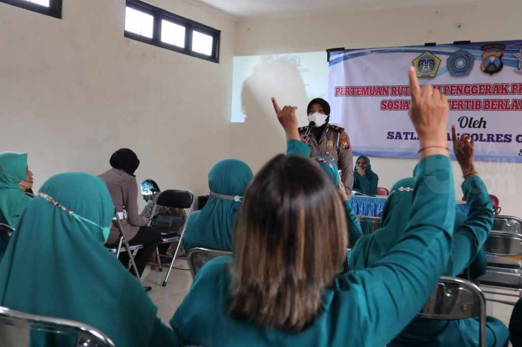 Turut Jadi Pemicu Laka, Emak-emak di Gresik Diajak Jadi Pelopor Keselamatan Lalin