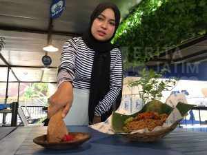 Serunya Makan Nasi Rames Ditambah Cabai Terpedas di Dunia