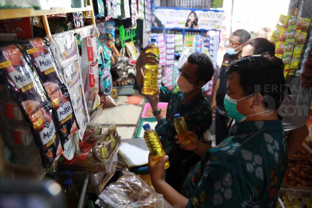Pemkot Kediri dan Bakorwil I Madiun Pantau Harga Migor di Pasar Bandar