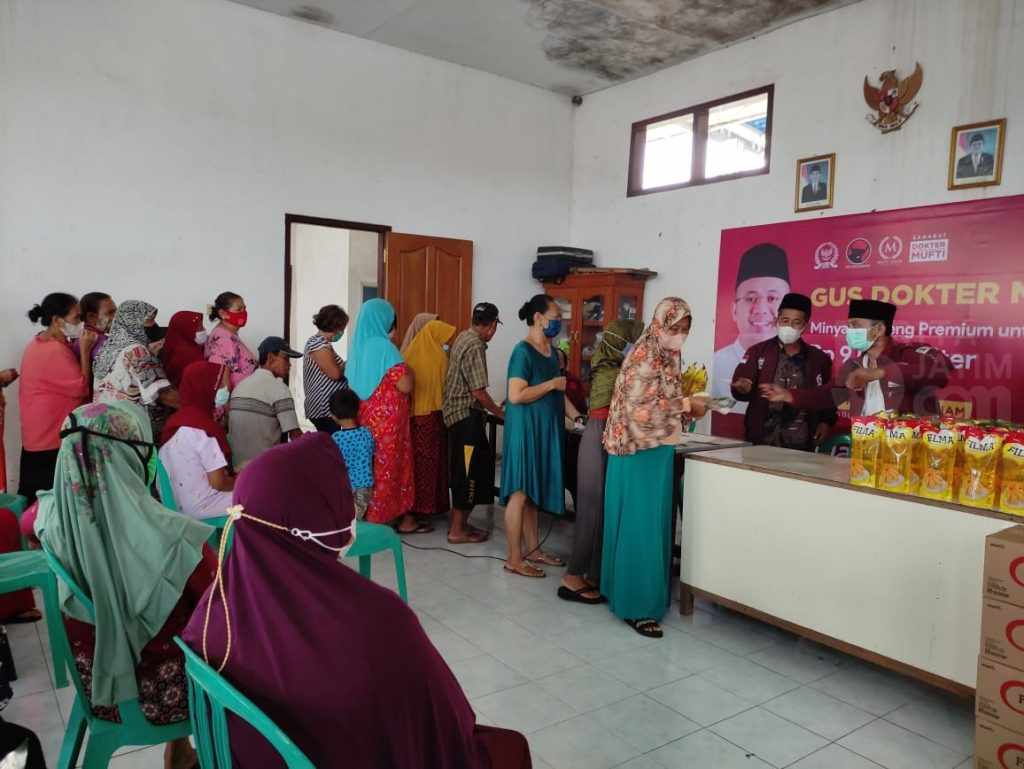 Anggota DPR Mufti Anam Gelar Pasar Murah Minyak Goreng Rp 9.000/Liter