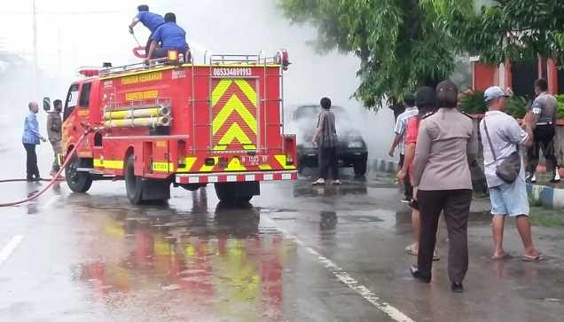 Mobil Escudo Terbakar di Depan DPRD Sumenep