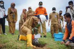 Peringati Hari Peduli Sampah Nasional, Wali Kota Malang Tanam Pohon