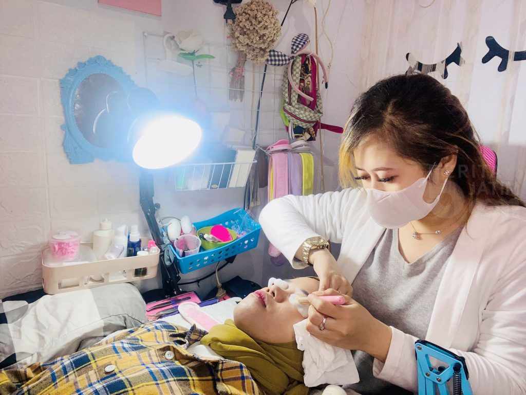 Tekuni Usaha Eyelash Extension, Chelsea Sukses Raup Cuan Melimpah