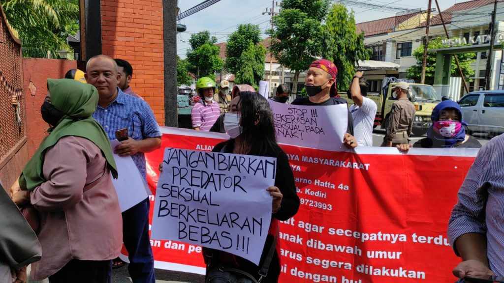 Anak 12 Tahun Diperkosa Ramai-ramai, Aktivis Demo DPRD Kabupaten Kediri