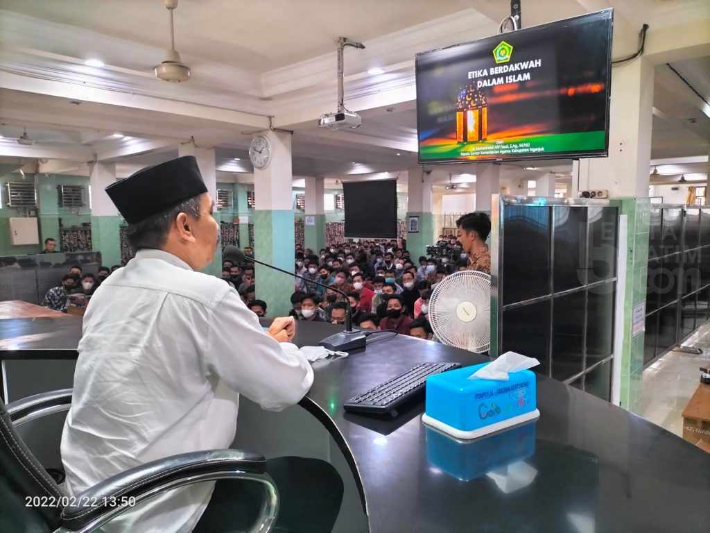 Kemanag Nganjuk Sampaikan Kajian Etika Berdakwah dalam Islam di Pondok Al Ubaidilah