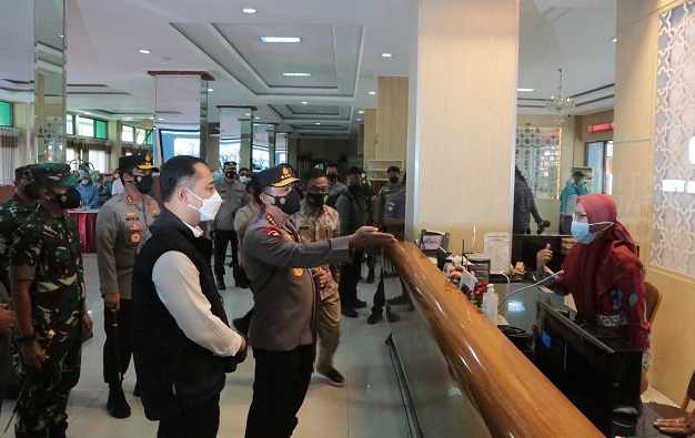 Di Surabaya, Kapolri Imbau Warga Jalani Isolasi di Fasilitas Isoter