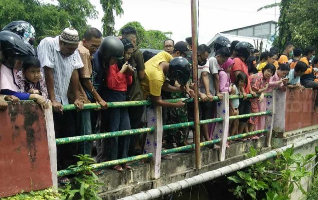 Penemuan Bayi di Bawah Jembatan Gegerkan Warga Parteker Pamekasan