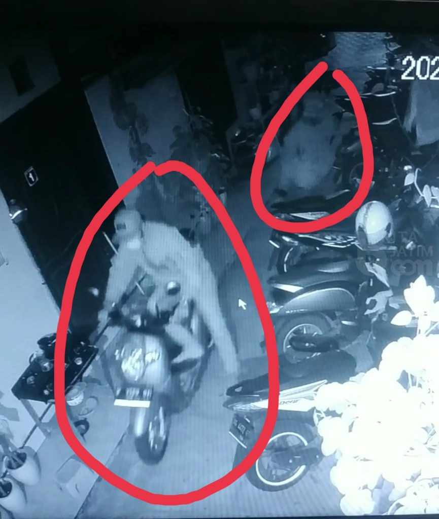 2 Motor Anak Kos di Mojokerto Amblas, Malingnya Terekam CCTV