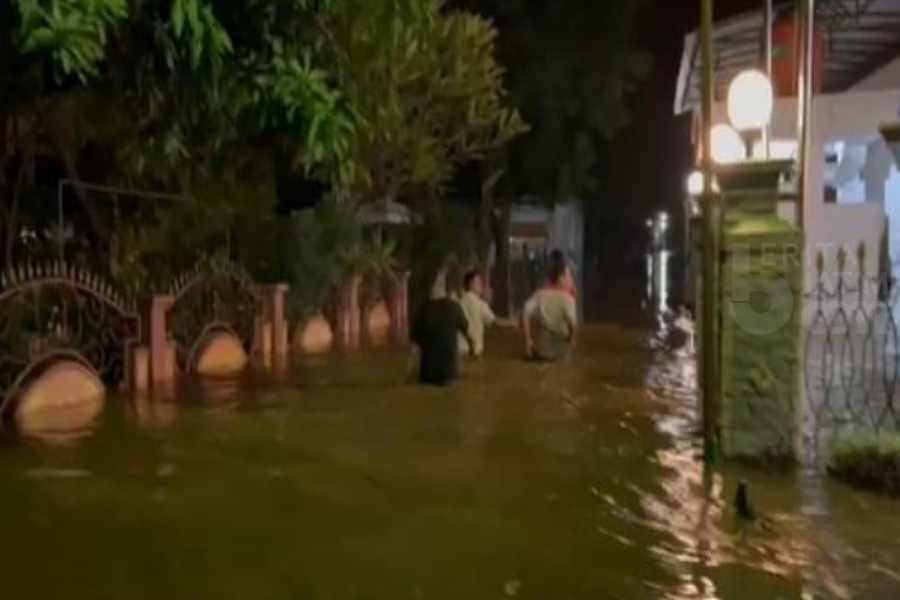 Lereng Bromo Diguyur Hujan Deras, Satu Desa di Tongas Probolinggo Terendam Banjir
