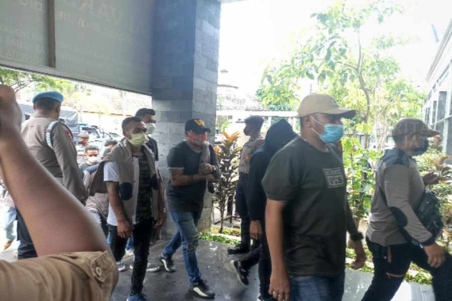 Buruh Digeruduk Massa Bayaran, Polrestabes Surabaya Amankan Ratusan Preman