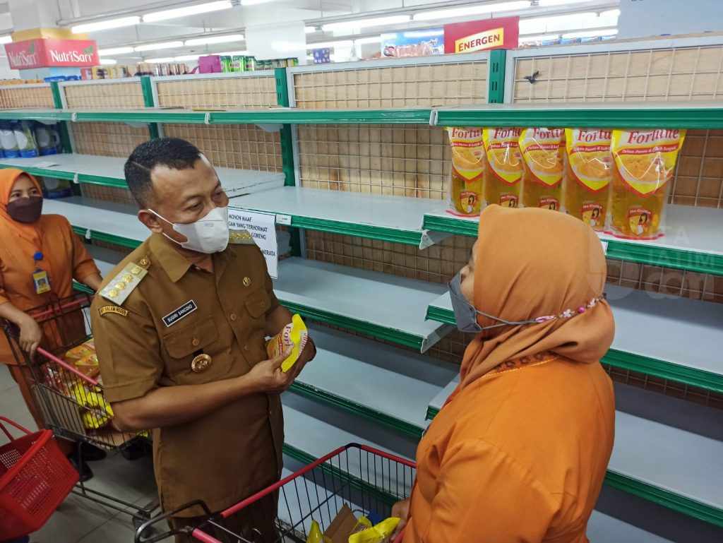 Bupati Sugiri Cek Stok Minyak di Beberapa Toko Modern